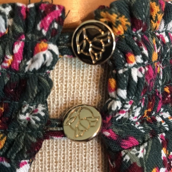 Draper James diary floral smocked blouse. Keyhole back. 2X prairie cottagecore - Picture 6 of 9